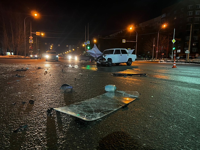 Виновник сбежал: в столкновении "семерки" и "Ауди" в Тюмени пострадали четыре человека