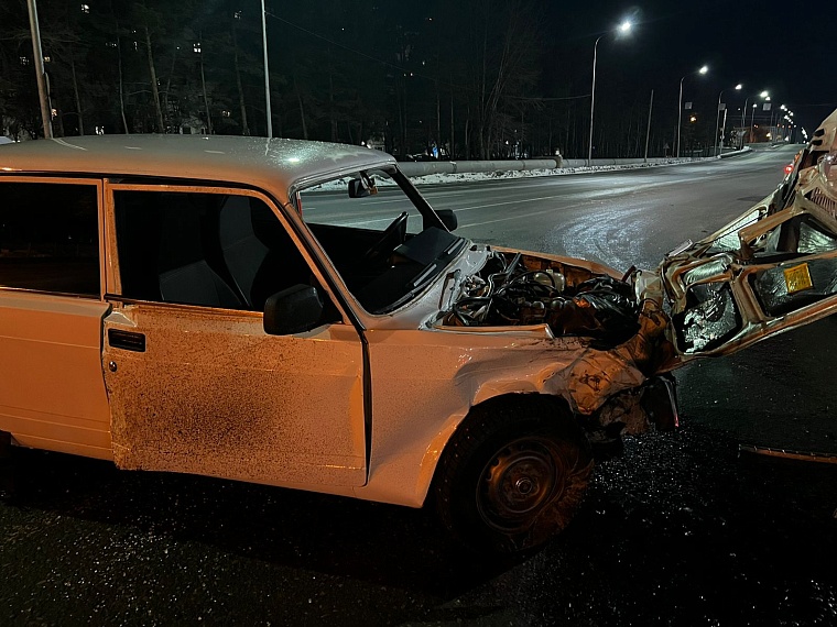 Виновник сбежал: в столкновении "семерки" и "Ауди" в Тюмени пострадали четыре человека