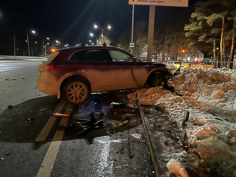 Виновник сбежал: в столкновении "семерки" и "Ауди" в Тюмени пострадали четыре человека