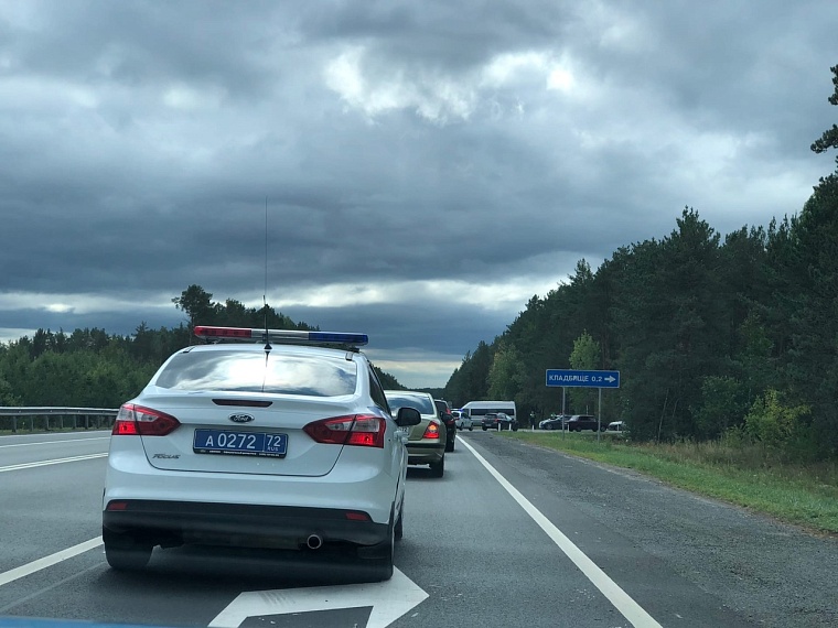 В Тюмени прощаются с 8-летней Настей. Онлайн-репортаж с похорон убитой школьницы