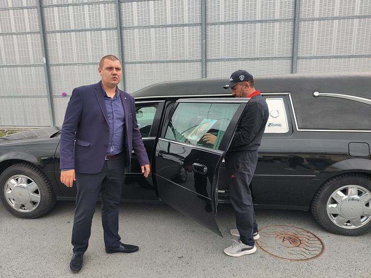 В Тюмени прощаются с 8-летней Настей. Онлайн-репортаж с похорон убитой школьницы