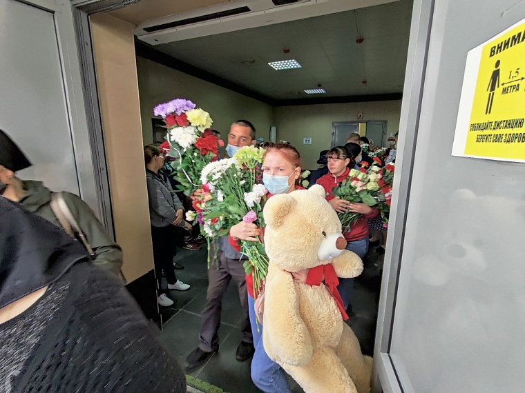 В Тюмени прощаются с 8-летней Настей. Онлайн-репортаж с похорон убитой школьницы