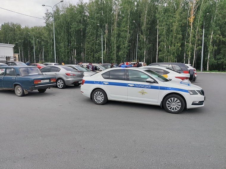 В Тюмени прощаются с 8-летней Настей. Онлайн-репортаж с похорон убитой школьницы