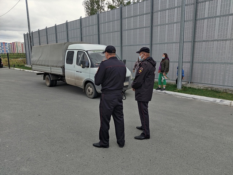 В Тюмени прощаются с 8-летней Настей. Онлайн-репортаж с похорон убитой школьницы