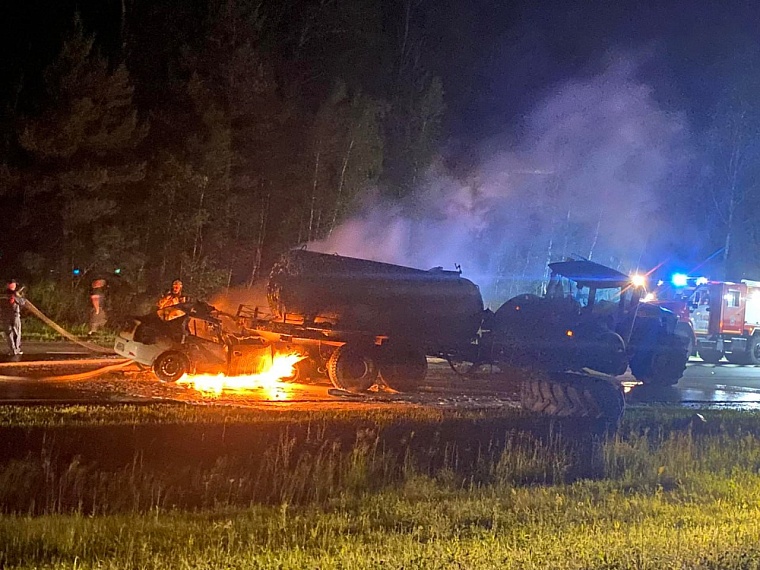 В Упоровском районе иномарка сгорела после ДТП с трактором