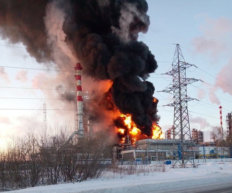 В Тюмени произошел крупный пожар на Антипинском нефтеперерабатывающем заводе