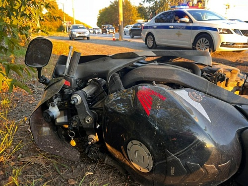 В Тюмени погиб пассажир мотоцикла, который опрокинулся на ул. Республики