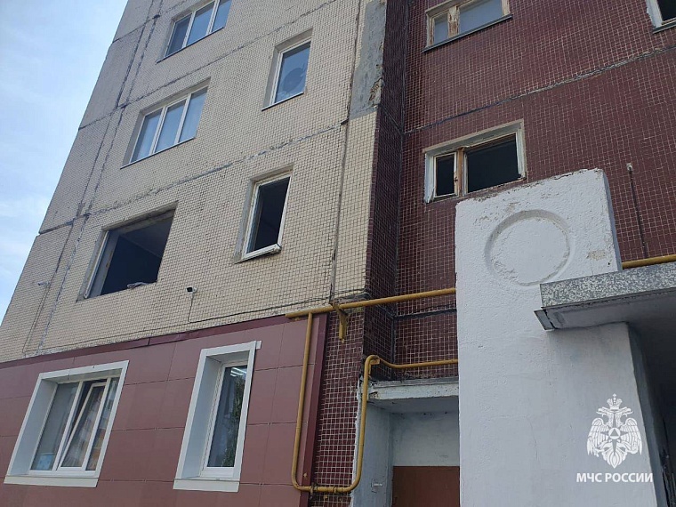 МЧС: В жилом доме в Стерлитамаке произошел хлопок газа, есть пострадавшие и погибшая