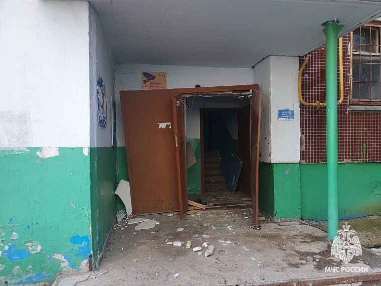 МЧС: В жилом доме в Стерлитамаке произошел хлопок газа, есть пострадавшие и погибшая