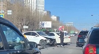Авария с такси парализовала улицу Республики в Тюмени