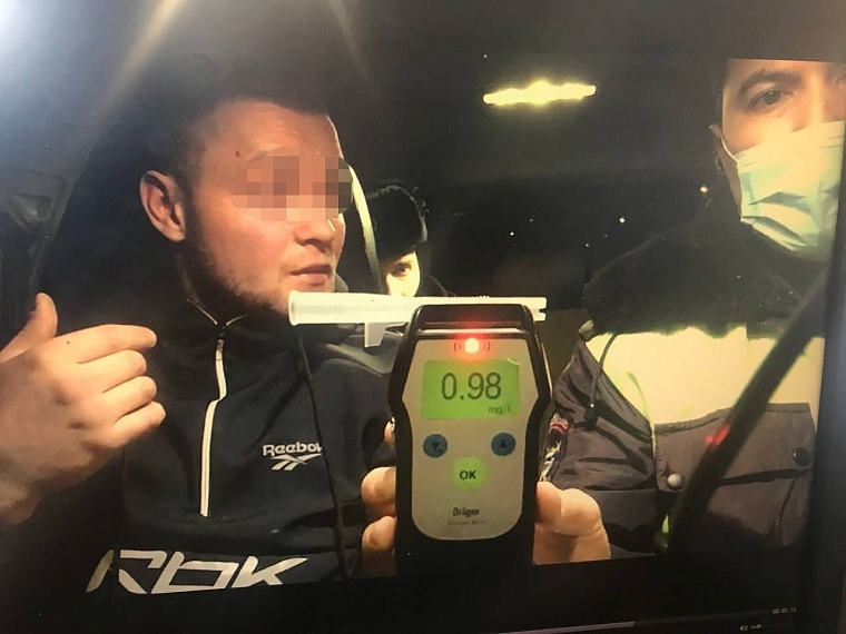 Пьяный тюменец пытался скрыться от ГИБДД на заправке