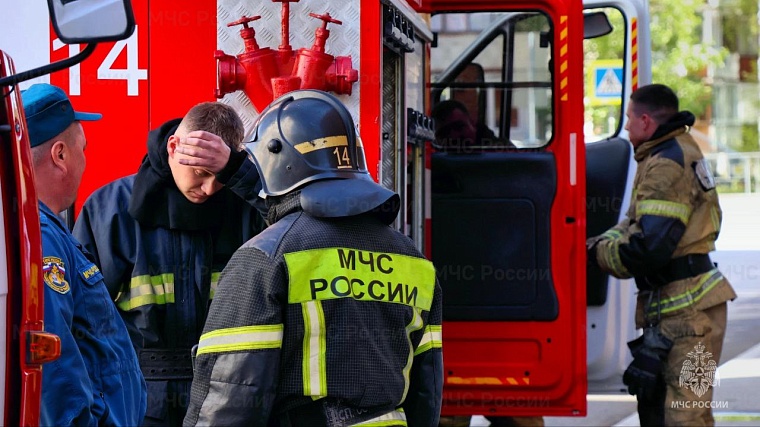 В центре Тюмени тушили пожар в квартире многоэтажки