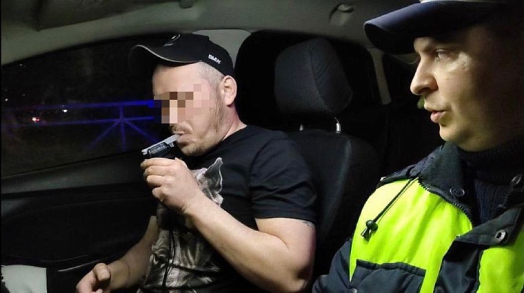 В Тюмени ночью задержали двух пьяных водителей без прав