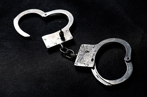 Двух тюменских сотрудников ДПС задержали за получение взятки