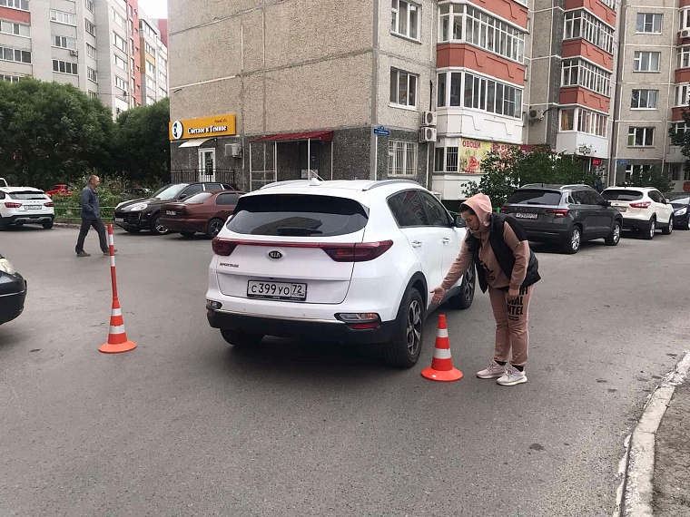 В Тюмени женщина на "Киа" сбила ребенка, который вышел вынести мусор