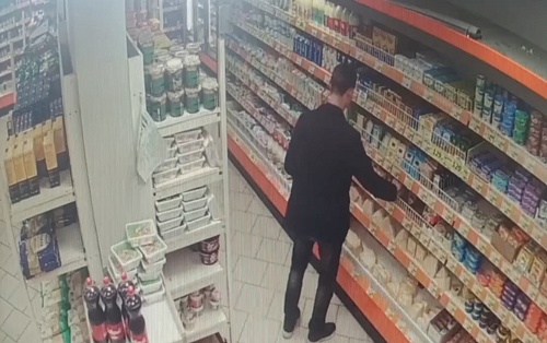 В Тобольске серийный вор пытался пройти с корзиной продуктов мимо кассы