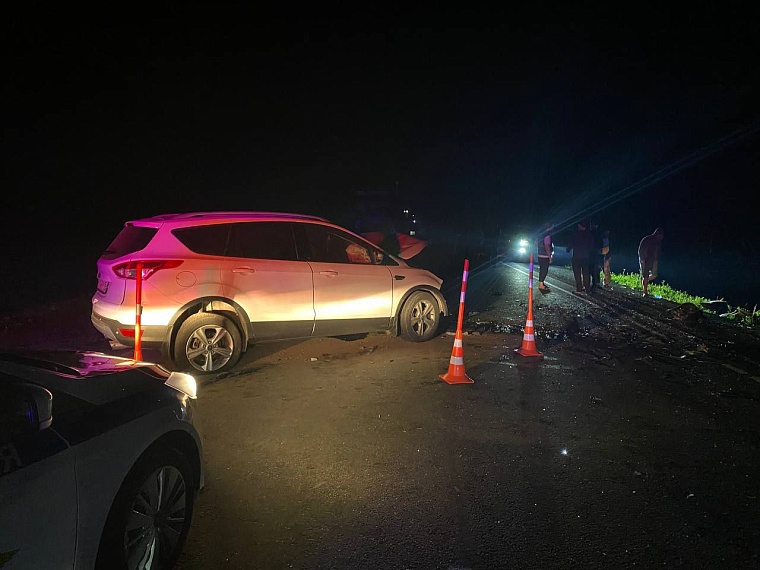 В столкновении "Форда" и "Понтиака" на тюменской трассе погибла женщина, четыре человека ранены