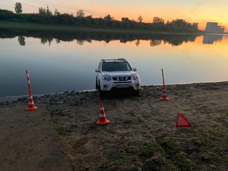36-летний тюменец погиб на берегу Туры под собственным автомобилем