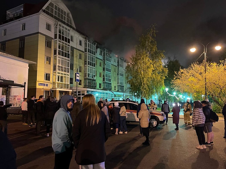 Большой пожар на Ремезова, 3 в Тобольске: вся информация к этому часу