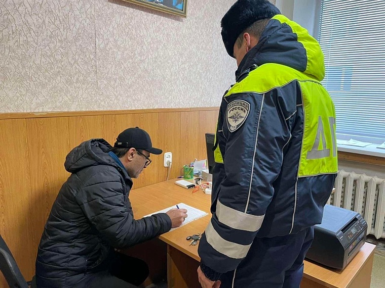 В Тюмени водителя оштрафовали за езду "против шерсти" после ролика в соцсетях