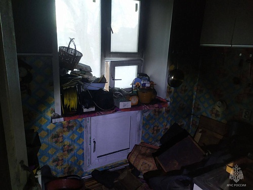 Во время пожара из жилого дома в Тюмени эвакуировали 10 человек