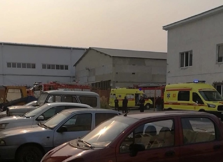 На улице Авторемонтной в Тюмени рванул баллон