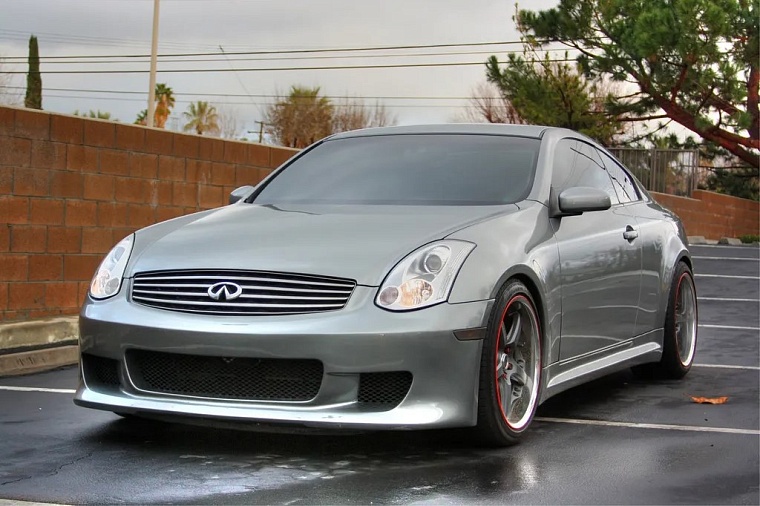 Суд оштрафовал владельца Infiniti за оскорбление тюменского таможенника