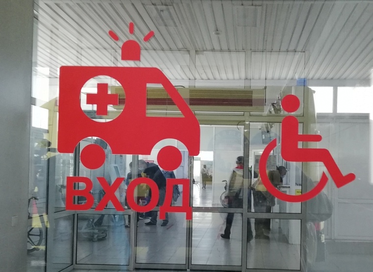 В Тюмени мужчина провалился в яму с кипятком: глава СК запросил результаты по уголовному делу