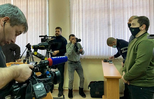 Инспекторы ГИБДД, жестко задержавшие тюменца, снова предстанут перед судом