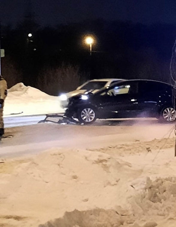 Легковушка врезалась в автобус с пассажирами в Заречном микрорайоне