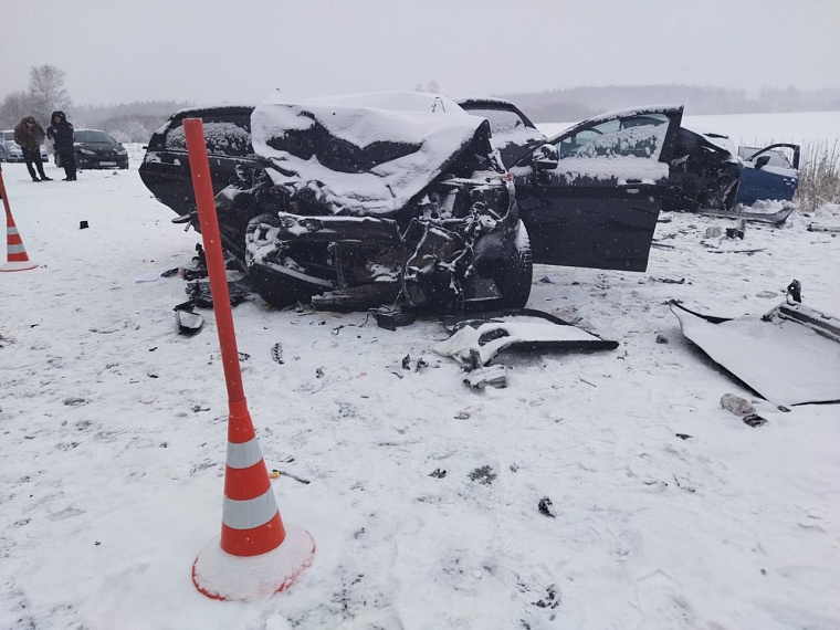 На трассах Тюмень - Тобольск - Ханты-Мансийск и Тюмень - Екатеринбург выросло число погибших в ДТП