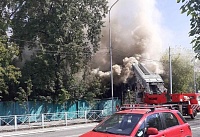 На улице Осипенко горит двухэтажный дом
