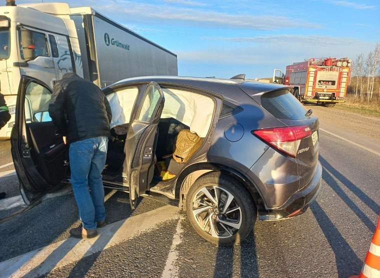 На трассе Тюмень - Омск опрокинулась «Газель» после столкновения с иномаркой
