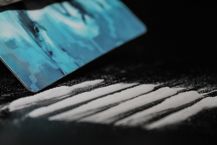 Тюменский таксист отправил в полицию 17-летнего наркокурьера