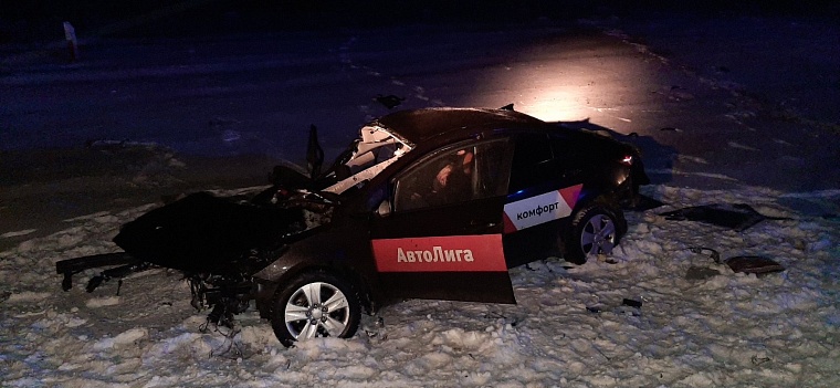 Под Тобольском в столкновении с большегрузом погибли водитель и пассажирка "Киа Церато"