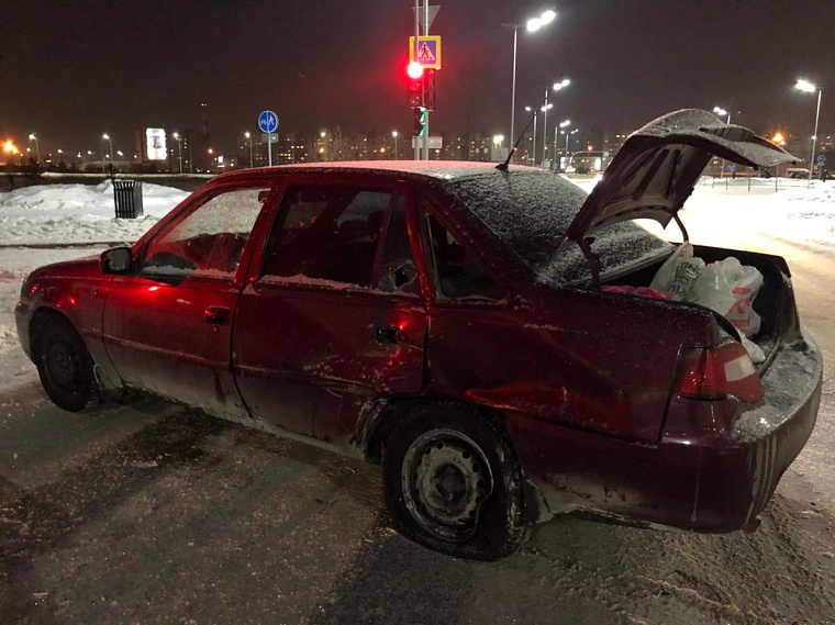 В Тюмени из-за водителя-бесправника в ДТП пострадали двое маленьких детей