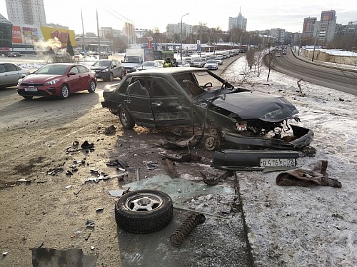 Виновнице ДТП на Профсоюзном мосту предстоит заплатить более полумиллиона рублей