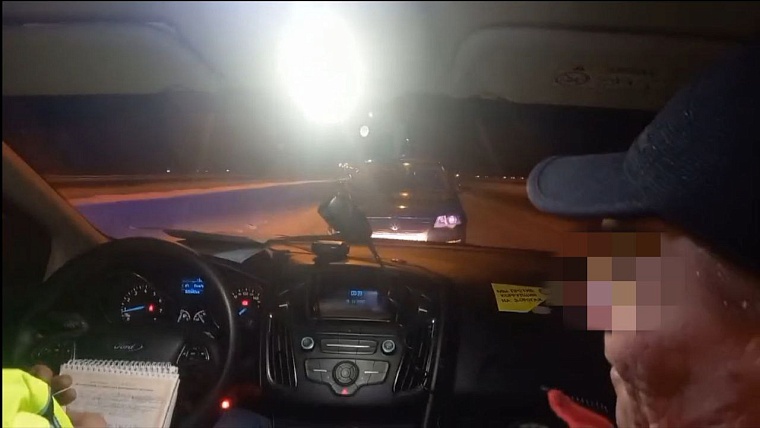 Ночью в районе Березняков поймали пьяного водителя, который гнал по встречке