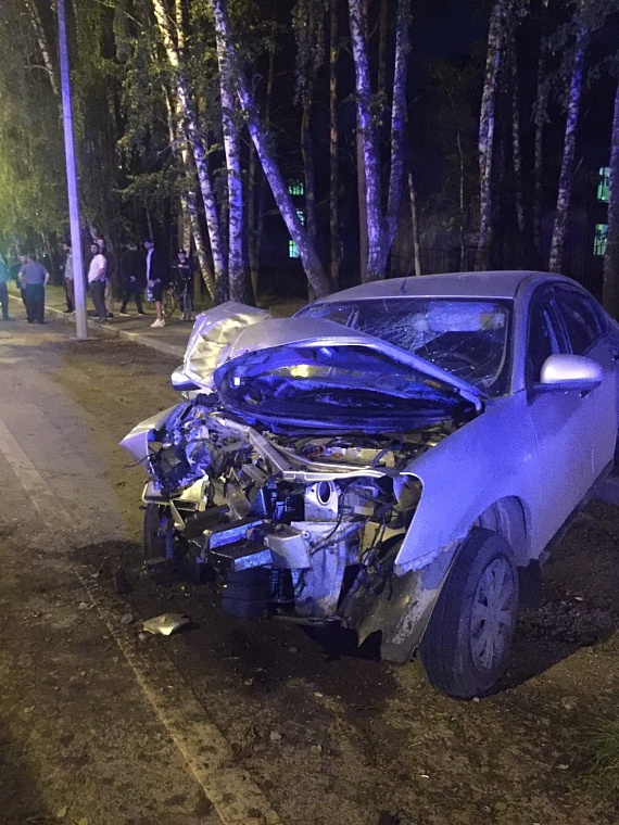 В ночной аварии в Тюмени погибла женщина