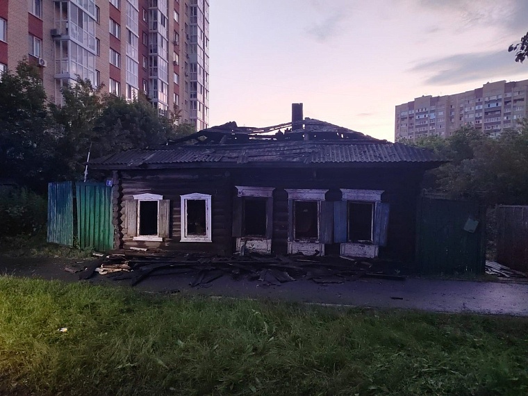 В Тюмени назвали возможные причины ночного пожара, в котором погибли три человека