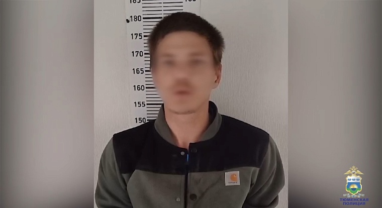 В тюменском автобусе рецидивист с извинениями сорвал золотую цепочку с пенсионерки