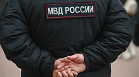 В Новосибирске пьяный полицейский напал на школьницу