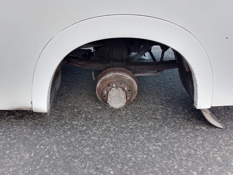 Из-за слетевшего колеса на трассе Ялуторовск - Ярково произошло массовое ДТП