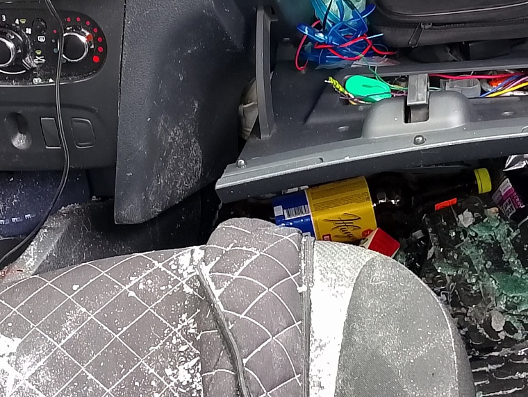 В Тюменском районе погиб водитель Renault Logan, врезавшись в столб