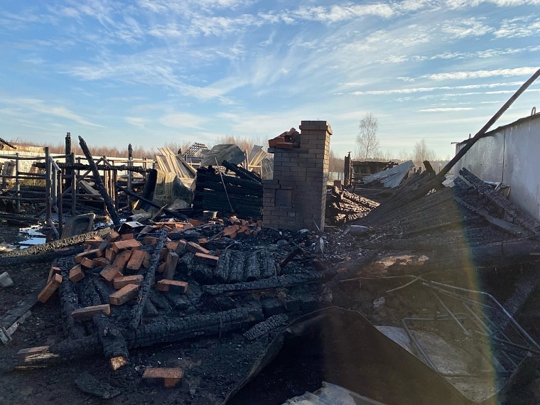 Под Тюменью сгорело конное подворье