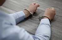В Тюмени арестовали полицейского по подозрению в получении крупной взятки