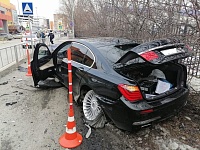 BMW, сбивший тюменку на ул. Логунова, пролетел по тротуару не менее 10 метров