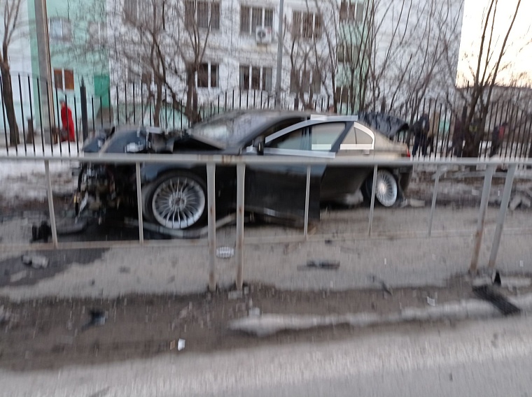 BMW, сбивший тюменку на ул. Логунова, пролетел по тротуару не менее 10 метров