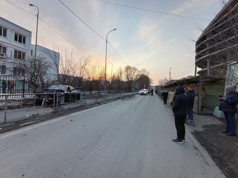 BMW, сбивший тюменку на ул. Логунова, пролетел по тротуару не менее 10 метров