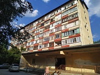 Дом по ул. Судоремотной, 40 соседствует с пансионатом, где жила Настя